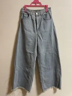 ライトブルーブーツカットデニムパンツ