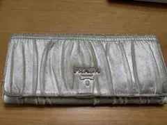 PRADA シルバー プリーツ長財布