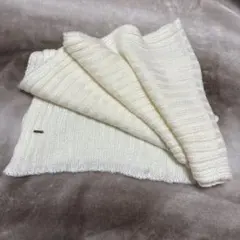 アイボリー ニットマフラー ロゴプレート付き　大判　45✖️240 新品未使用品