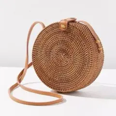 アーバンアウトフィッターズ Circle Straw Crossbody Bagのサムネイル