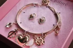 Juicy Couture ゴールドブレスレット ハートチャーム付き