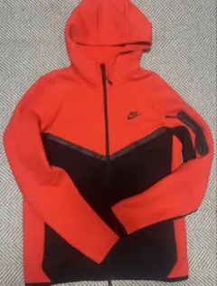 Nike テックフリース 赤 上のみ - メルカリ