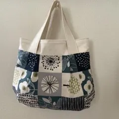 ★1個限定★ ハンドメイドタック入りバック　花柄