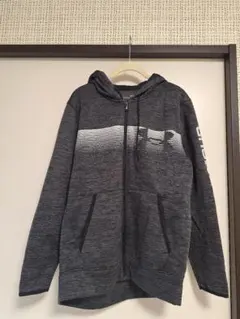 Under Armour フード付きジップパーカー グレー