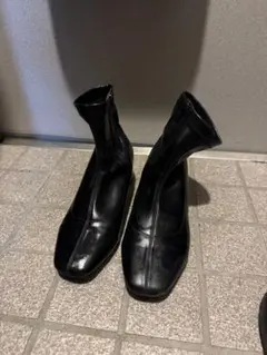 黒レザーショートブーツ
