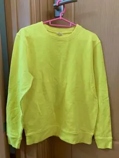 黄色トレーナー