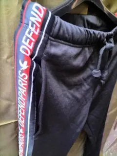 ■ DEFEND PARIS ブラックジャージパンツ S