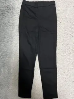 黒 スキニーパンツ