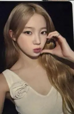 Le Sserafim カズハ　fC 会場限定　トレカ