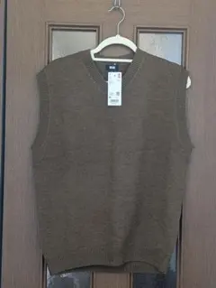新品・未使用品　UNIQLO オリーブ Vネック ニットベスト Lサイズ