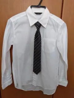 コムサイズ厶白の長袖シャツ130cmとネクタイ