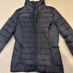 黒いキルティングダウンジャケットプーマ