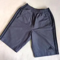 adidas　ハーフパンツ　半ズボン
