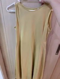 ユニクロ ウルトラストレッチエアリズムワンピース ノースリーブ M イエロー