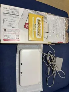 ニンテンドー3DS LL ホワイト 本体　SDカードとソフト付