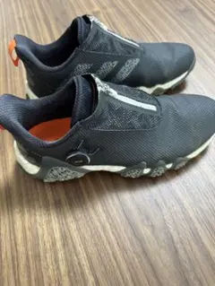 adidas BOOST シューズ 黒/オレンジ