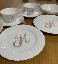 ボーンチャイナ　花柄「K」モチーフ 食器セット
