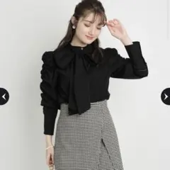 新品　Apuweiser-riche ボリュームスリーブボウ付シャツのサムネイル