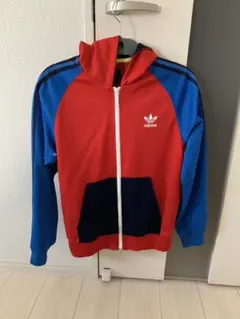 アディダスオリジナル　パーカー