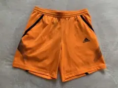 adidas オレンジ ショートパンツ