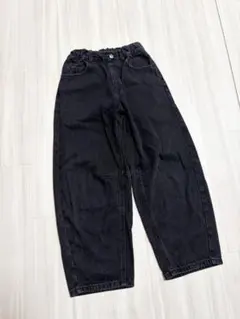 GU バレルレッグジーンズ140cmダークグレー　ブラック系のサムネイル