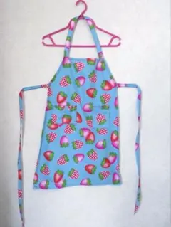 ハンドメイド キッズ用 エプロン（いちご柄） 目立った汚れ傷なし
