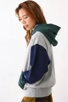 RODEO CROWNS × champion パーカー