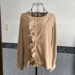 シフォンブラウス　フリル　ベージュMサイズ　新品未使用