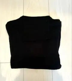 ユニクロ 黒のタートルネックニット 長袖