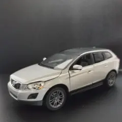 Volvo XC60 1/24 raster ジャンクのサムネイル