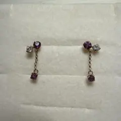 K10チェーン付き紫と透明のピアス