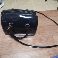 黒 パテントレザー ショルダーバッグ