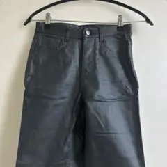 CALZEDONIAダークグリーン合成皮革 スリムフィットパンツ限定商品良好