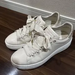 リボン付きホワイトスニーカー　ダイアナのサムネイル