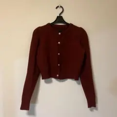 バーガンディ ボタン付きニットカーディガン