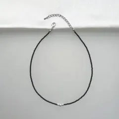 ビーズネックレス　チョーカー　ブラック×4mmメタルシルバー　ハンドメイド