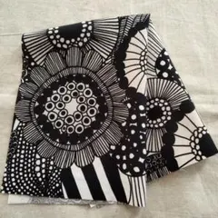 マリメッコ☆カットクロス☆はぎれ☆片耳付☆シールトラプータルハ