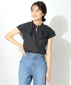 【美品】anyFAMドット柄フリルネック半袖ブラウスのサムネイル