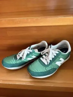 New Balance 緑色 スニーカー