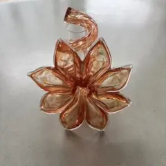 一輪挿し　オレンジ色のガラス製花瓶