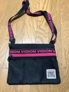 VISION STREET WEARサコッシュ ブラック ピンクショルダーバッグのサムネイル