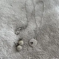 早い者勝ち！スワロフスキーネックレスとピアスセット