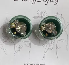 Item thumbnail for item e6bb4be8-e82b-4563-bebe-3e549d939e4b