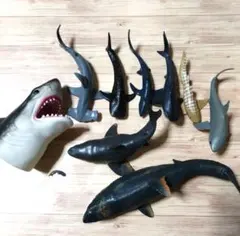 サメのフィギュア8体とミニサイズ1匹とサメパペット　メガロドン　ホオジロザメのサムネイル