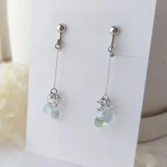 しずくチェコビーズ ミント 水色 ＊ ハンドメイドイヤリング　ピアス A092