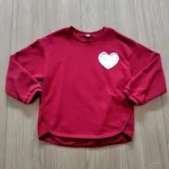 赤いハート刺繍の長袖トレーナー