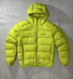 モンベル　パーマフロストライトダウンパーカmont-bell ライトグリーン