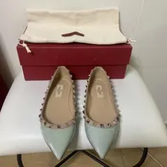 Valentino スタッズ付きフラットシューズ