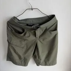 アークテリクスショートパンツM　カーキ色のサムネイル