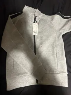 UNIQLOグレー ジップアップパーカー 150サイズ